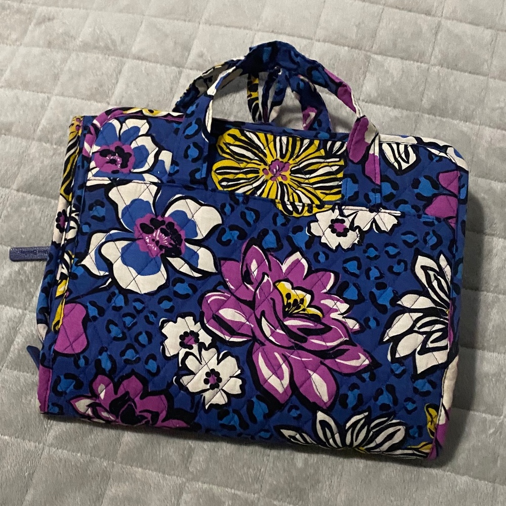 VERA BRADLEY GRAND HANGING ORGANIZER -